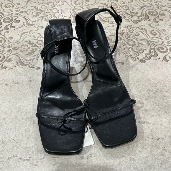 Zara bloggers fave leather strap sandals - Picture 2 of 15
